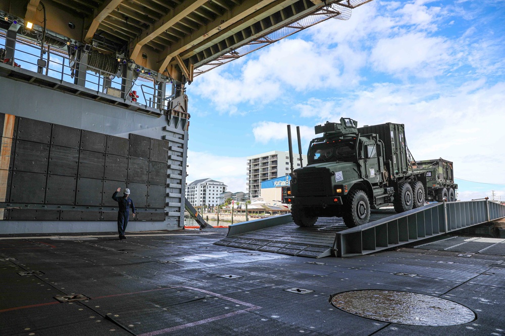 26th MEU Embarks Aboard USS Carter Hall for ARGMEUEX