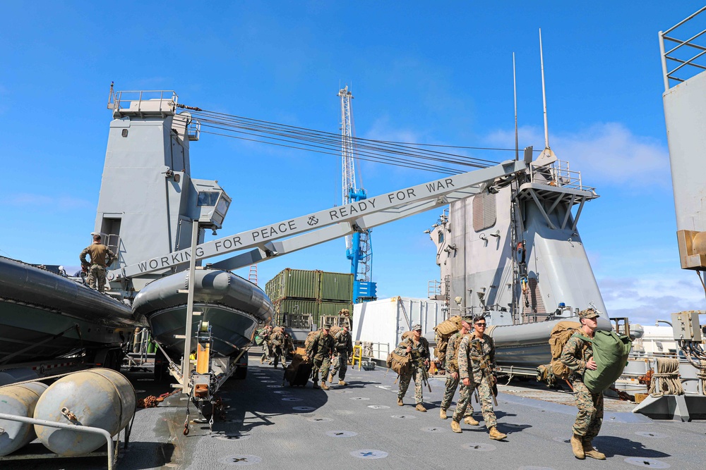 DVIDS - Images - 26th MEU Embarks Aboard USS Carter Hall for ARGMEUEX ...