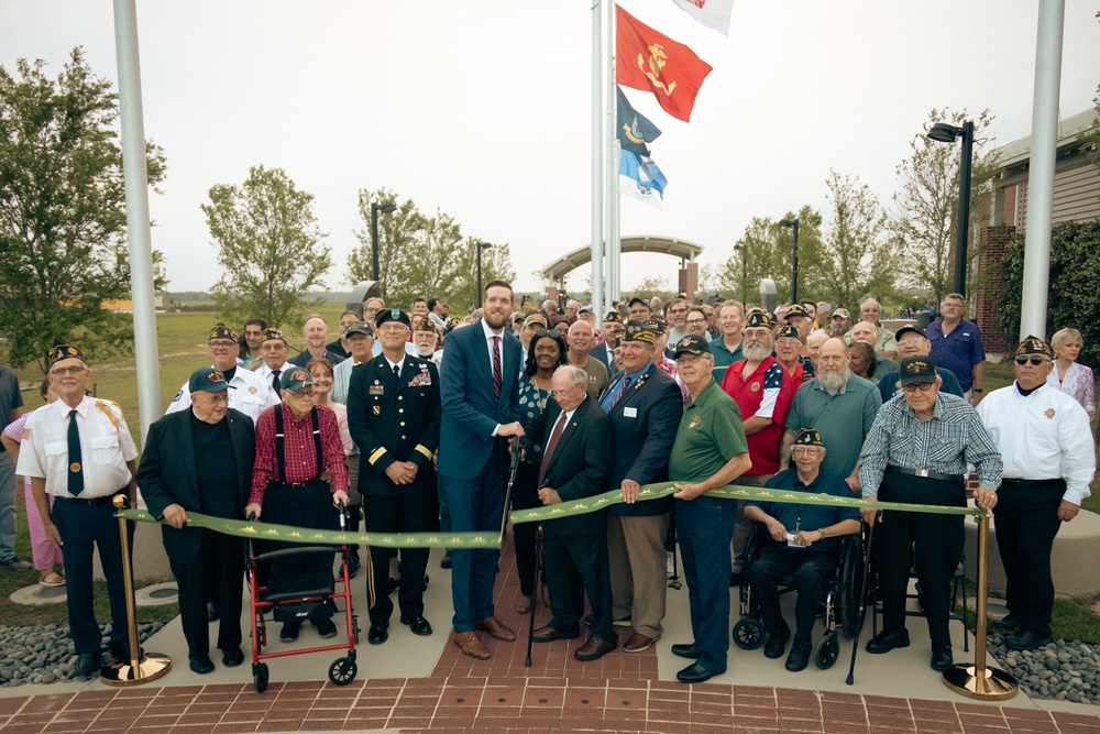 Marine Forces Reserve Band Performs at St. Charles Veterans Memorial Plaza Ribbon Cutting Ceremony