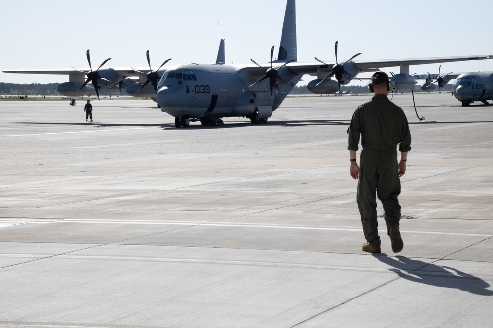 Sky High: VMGR-252 refuels VMA-223