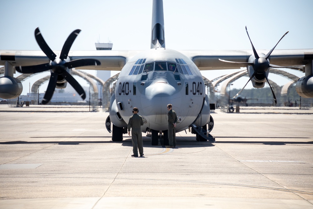 Sky High: VMGR-252 refuels VMA-223