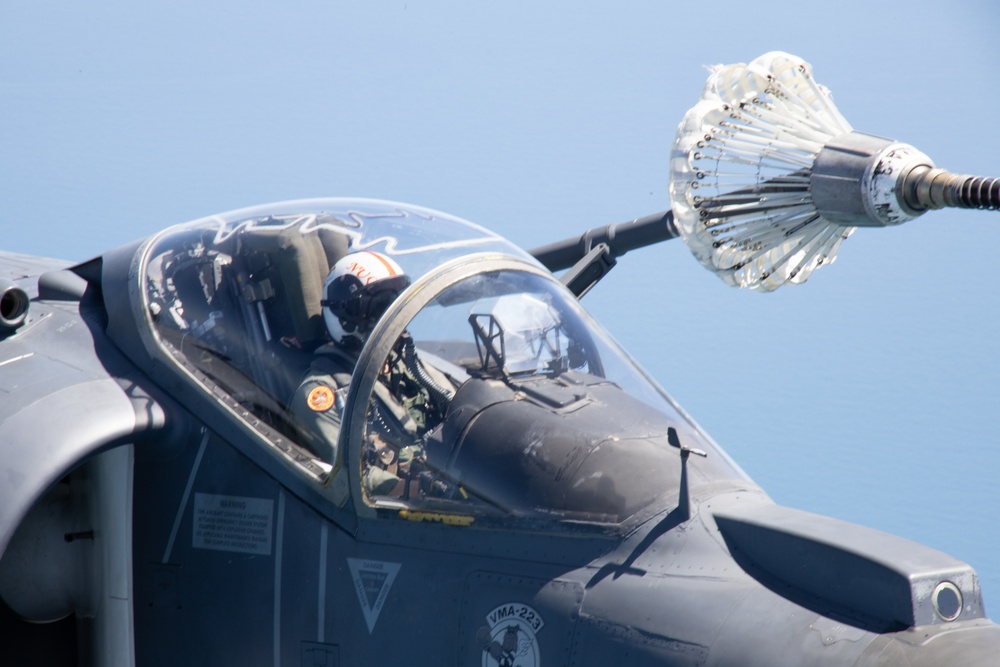 Sky High: VMGR-252 refuels VMA-223