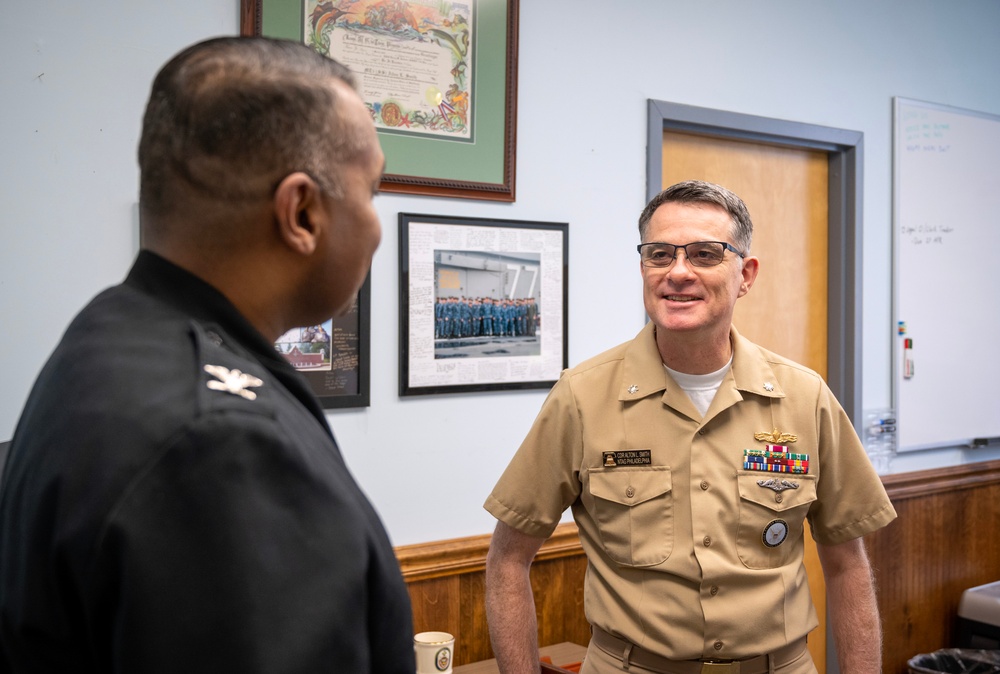 Commodore, Navy Recruiting Region East, visits NTAG Philadelphia