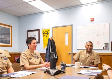 Commodore, Navy Recruiting Region East, visits NTAG Philadelphia