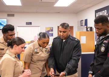 Commodore, Navy Recruiting Region East, visits NTAG Philadelphia