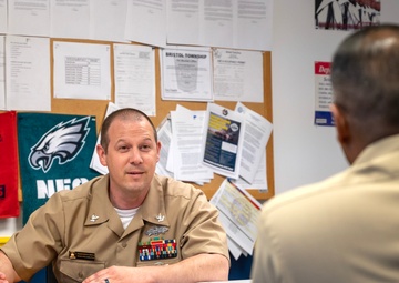 Commodore, Navy Recruiting Region East, visits NTAG Philadelphia