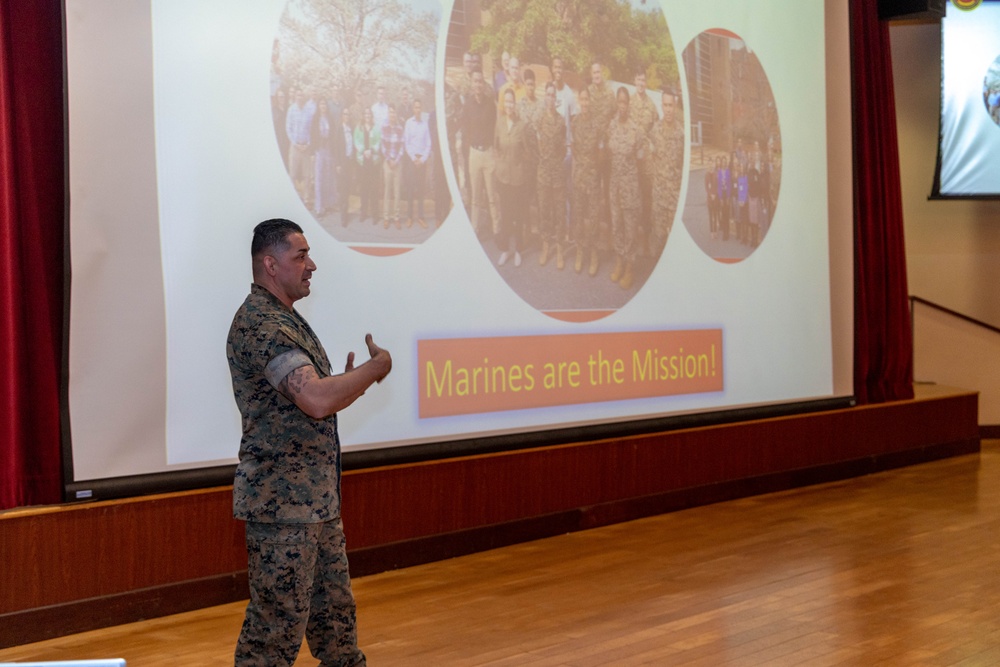 Manpower and Reserve Affairs Marines discuss future policy changes with West Coast administrative Marines