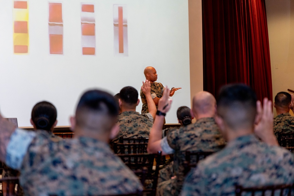 Manpower and Reserve Affairs Marines discuss future policy changes with West Coast administrative Marines