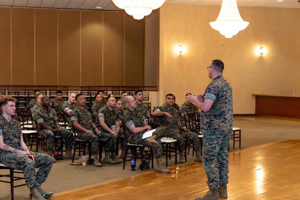 Manpower and Reserve Affairs Marines discuss future policy changes with West Coast administrative Marines