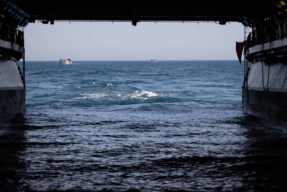 USS Bataan conducts well deck operations