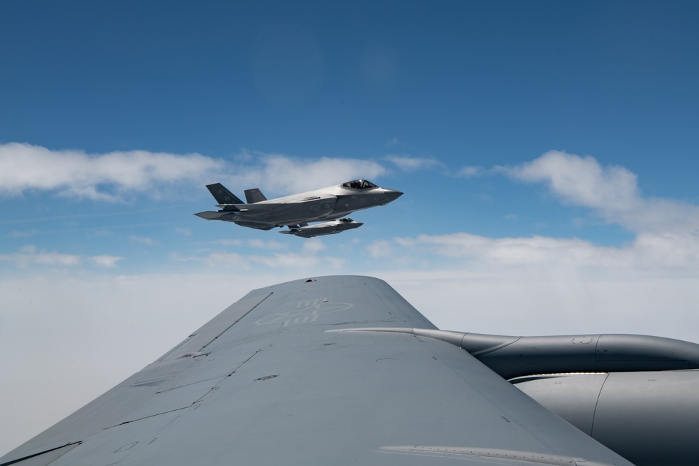 355th FS refuels over the Pacific