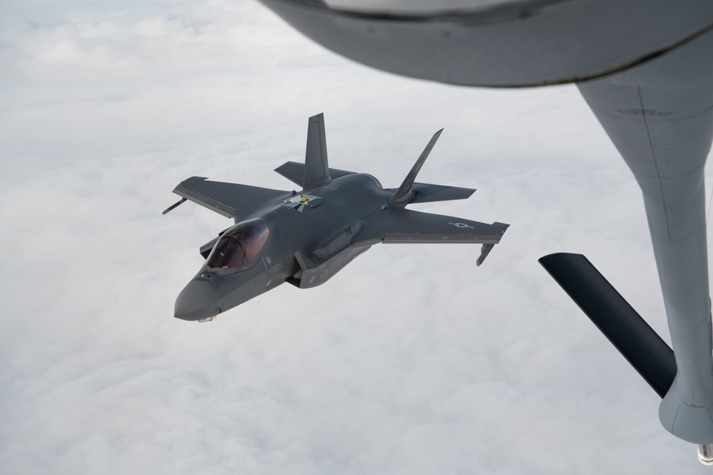 355th FS refuels over the Pacific