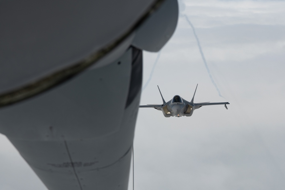 355th FS refuels over the Pacific