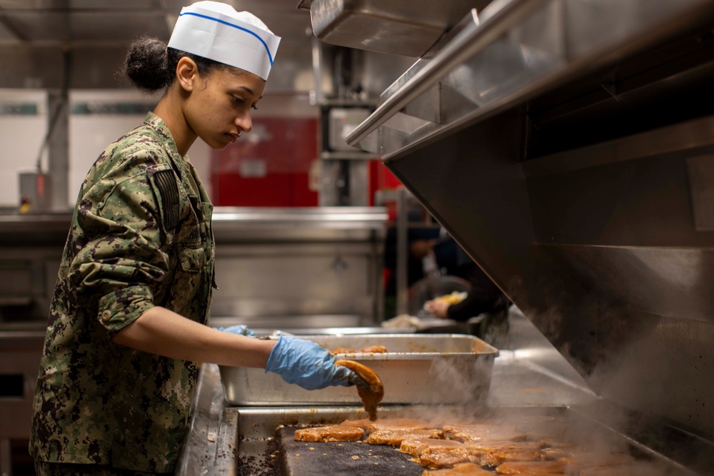 USS BATAAN Sailor prepares lunch