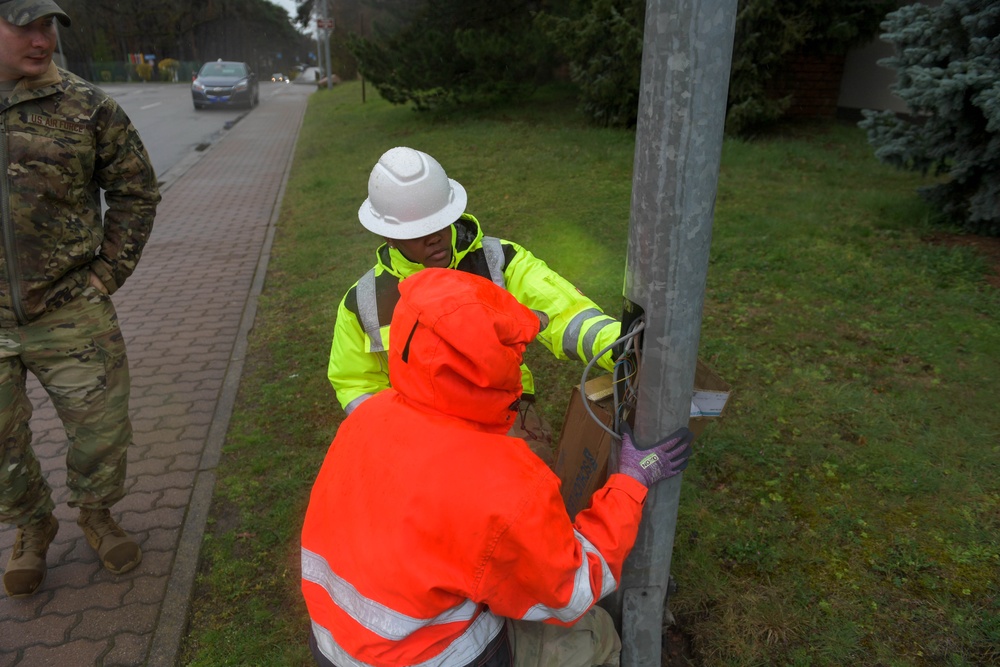 86th AW Command Team assists CES in action