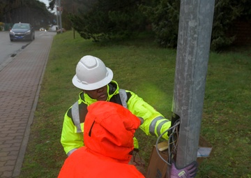 86th AW Command Team assists CES in action
