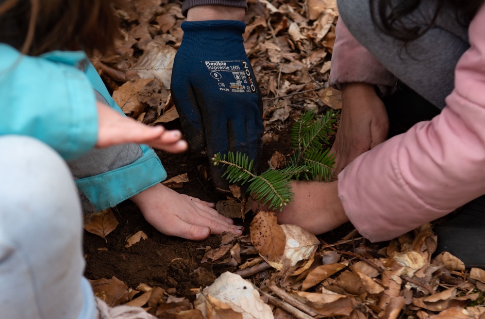 RAB youths give green thumbs-up for Earth Week