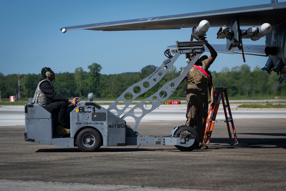 Airmen, Marines participate in Exercise Southern Strike