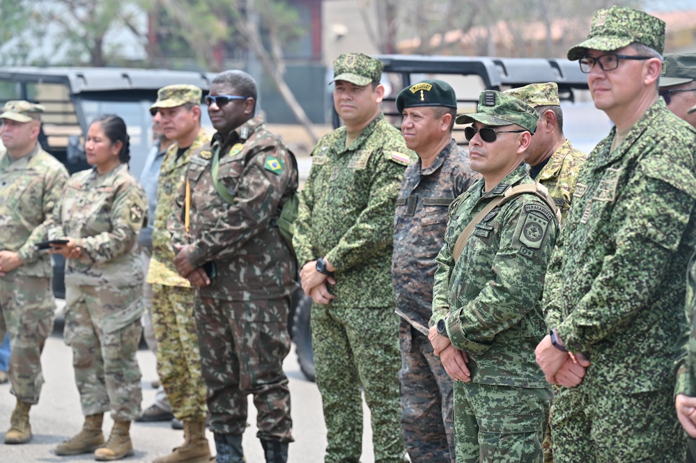 Honduras MoD, foreign attaches visit Soto Cano