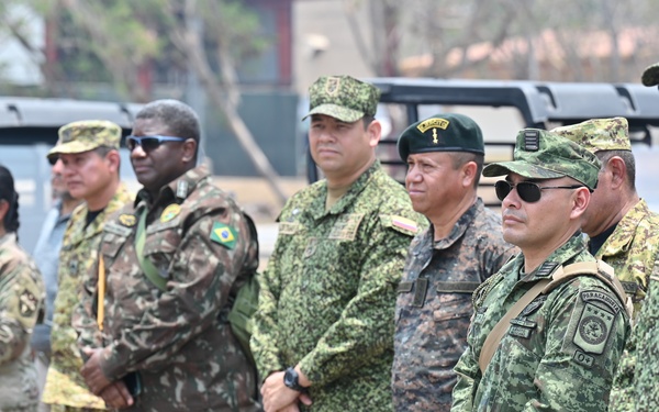Honduras MoD, foreign attaches visit Soto Cano