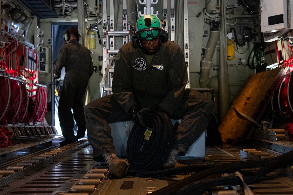 Emerald Warrior 23 FTX: VMGR-252 conducts aviation-delivered ground refueling