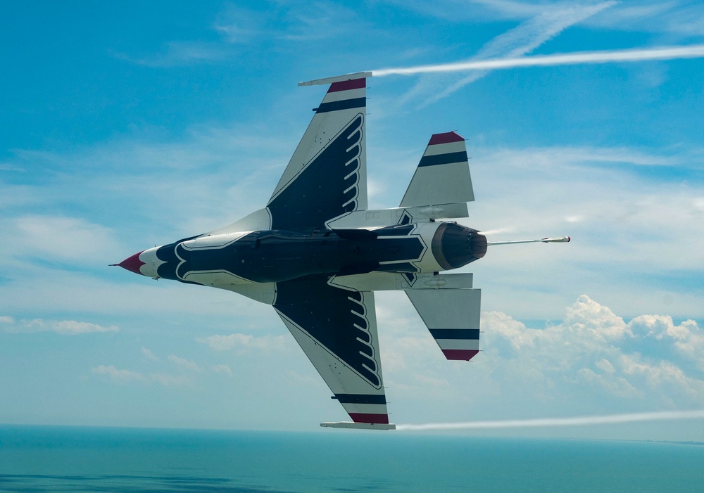 Thunderbirds perform at Cocoa Beach