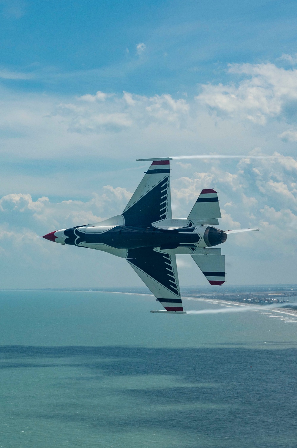 Thunderbirds perform at Cocoa Beach