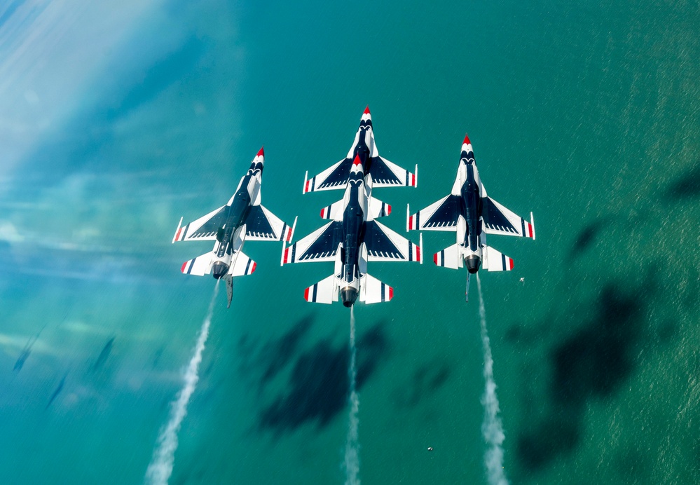 Thunderbirds perform at Cocoa Beach