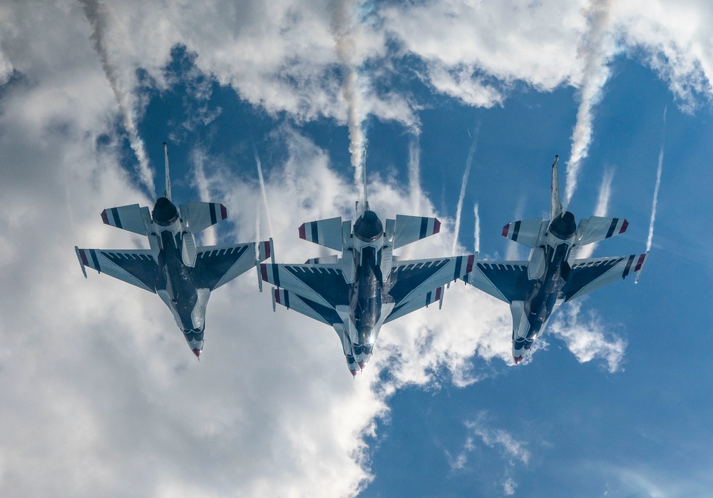 Thunderbirds perform at Cocoa Beach