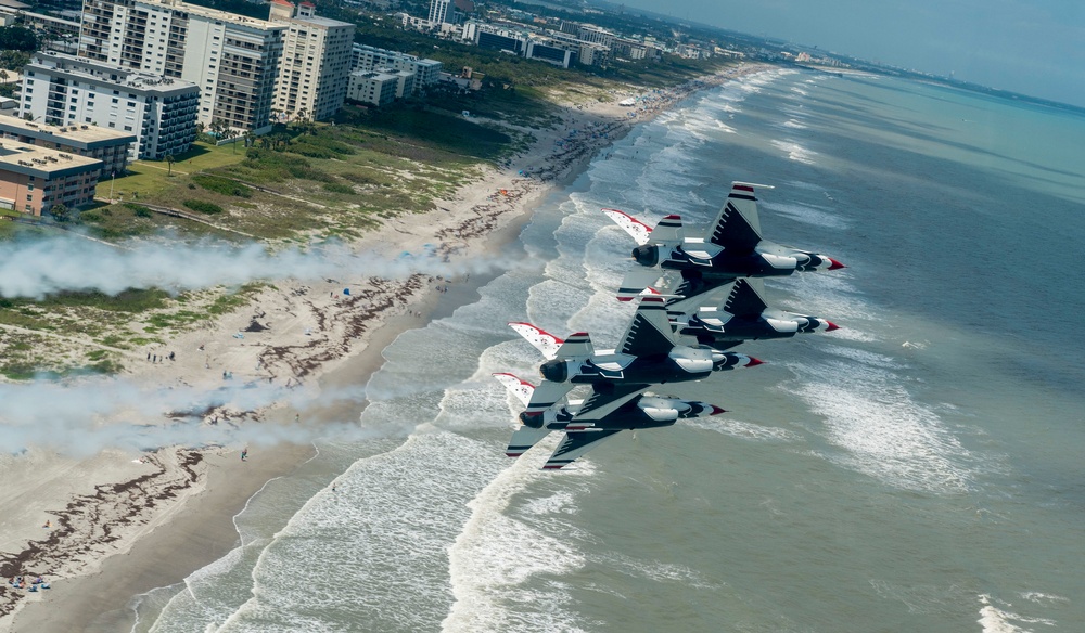 Thunderbirds perform at Cocoa Beach