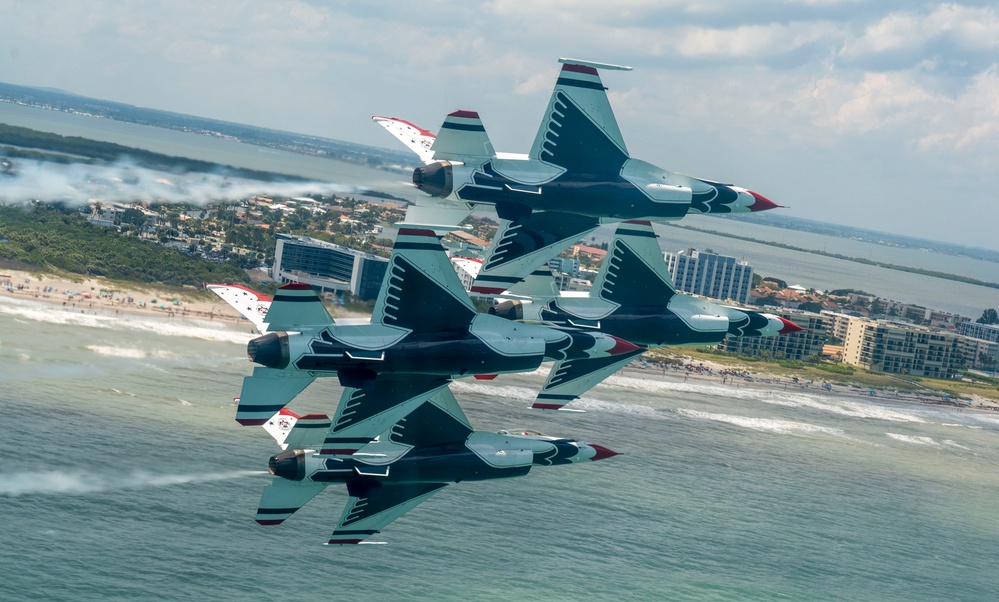 Thunderbirds perform at Cocoa Beach