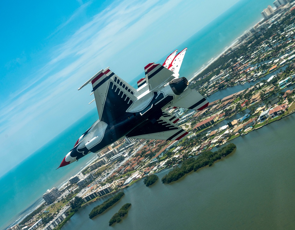 Thunderbirds perform at Cocoa Beach