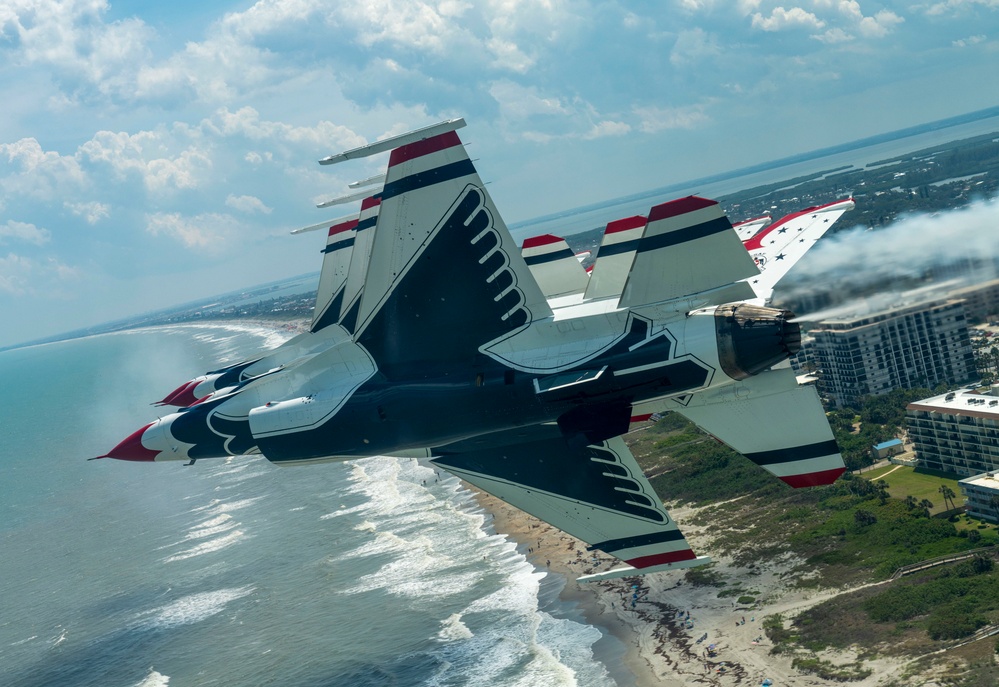 Thunderbirds perform at Cocoa Beach