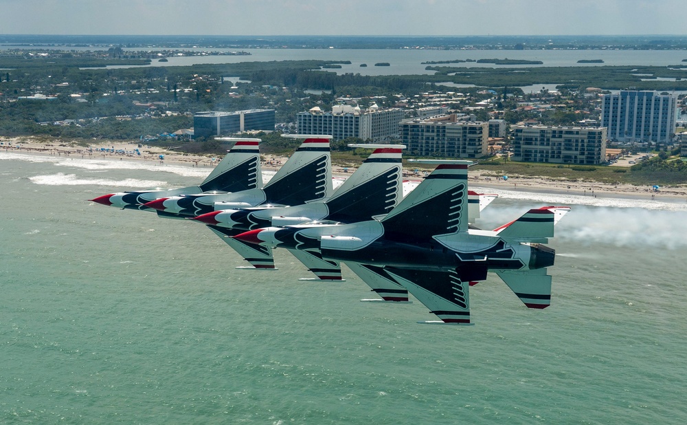 Thunderbirds perform at Cocoa Beach