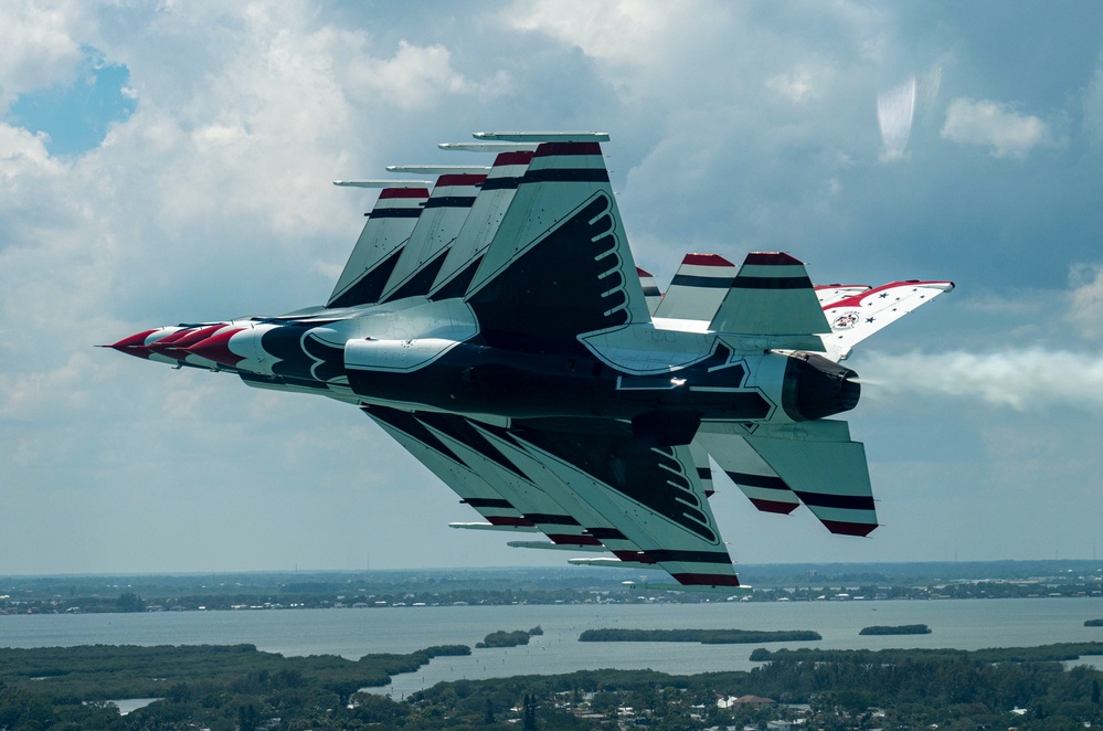 Thunderbirds perform at Cocoa Beach