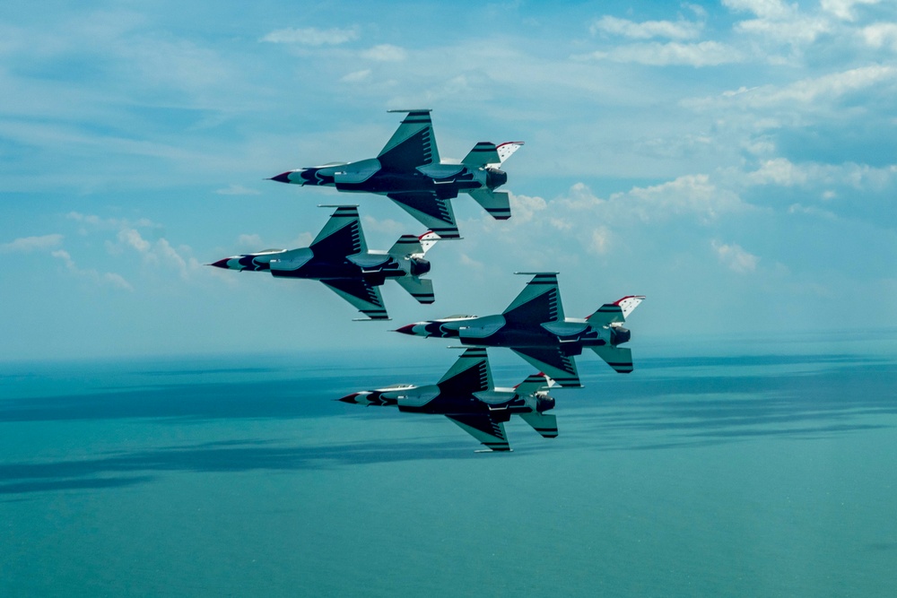 Thunderbirds perform at Cocoa Beach