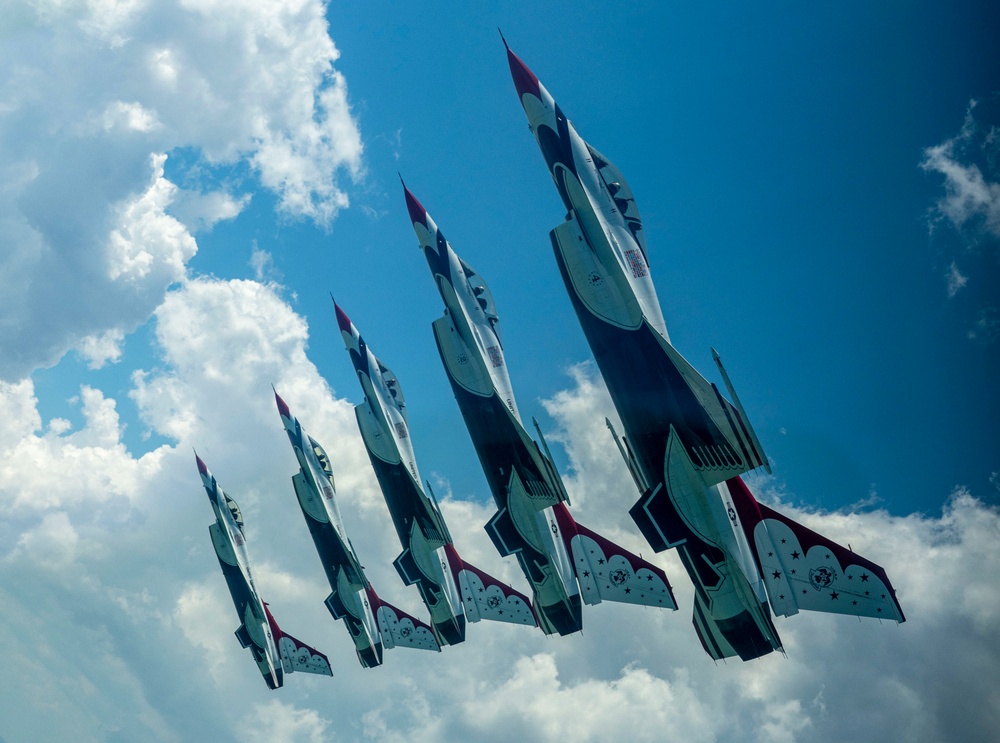 Thunderbirds perform at Cocoa Beach