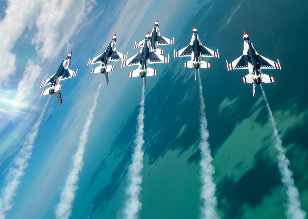 Thunderbirds perform at Cocoa Beach