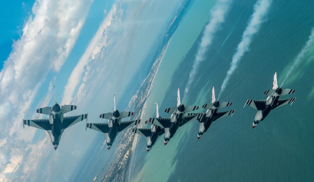 Thunderbirds perform at Cocoa Beach