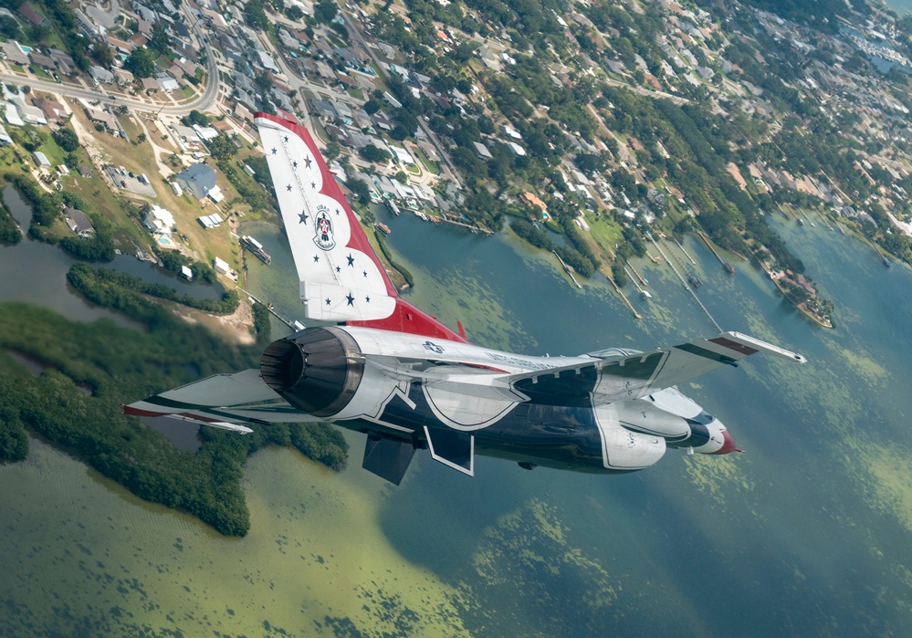 Thunderbirds perform at Cocoa Beach