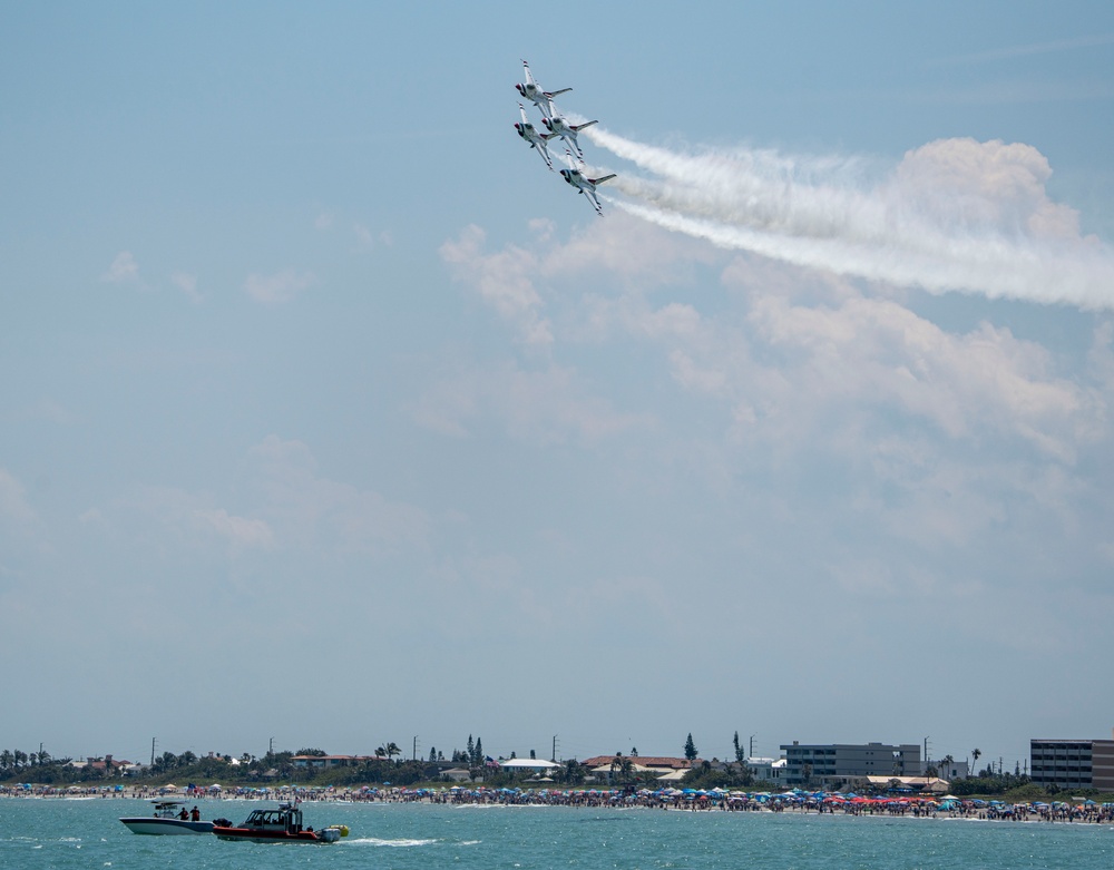 Thunderbirds perform at Cocoa Beach