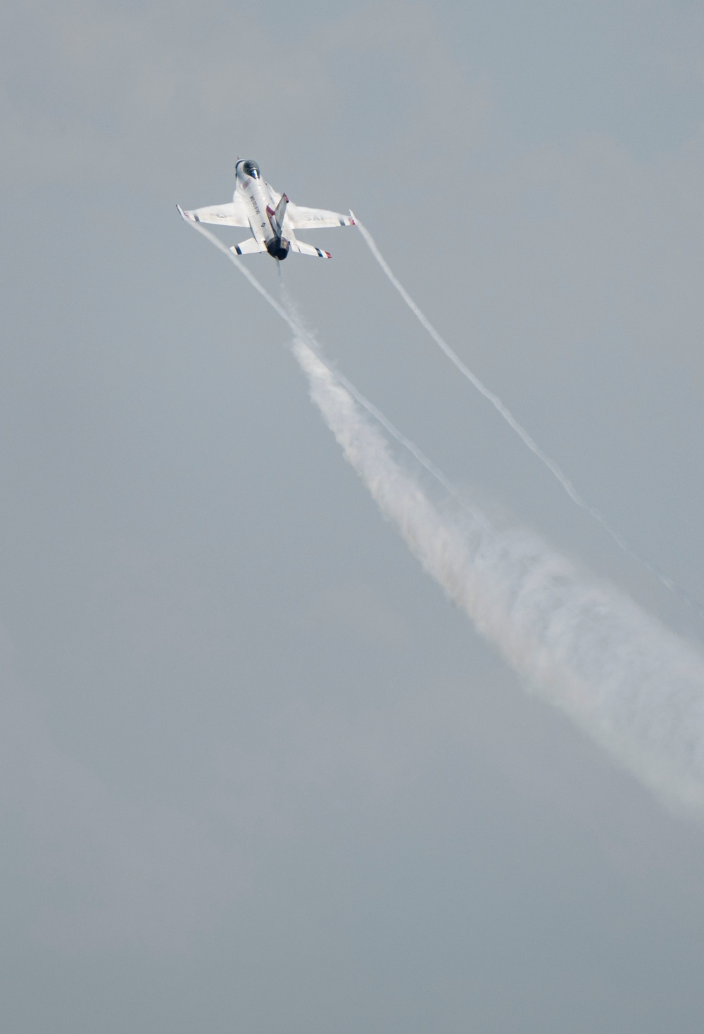 Thunderbirds perform at Cocoa Beach