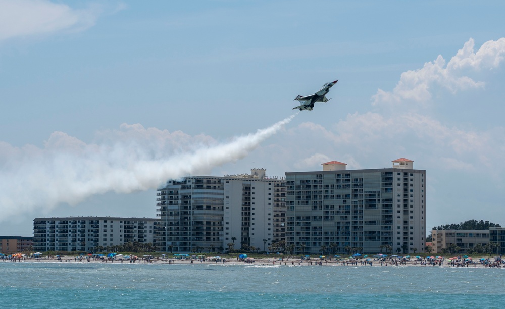 Thunderbirds perform at Cocoa Beach