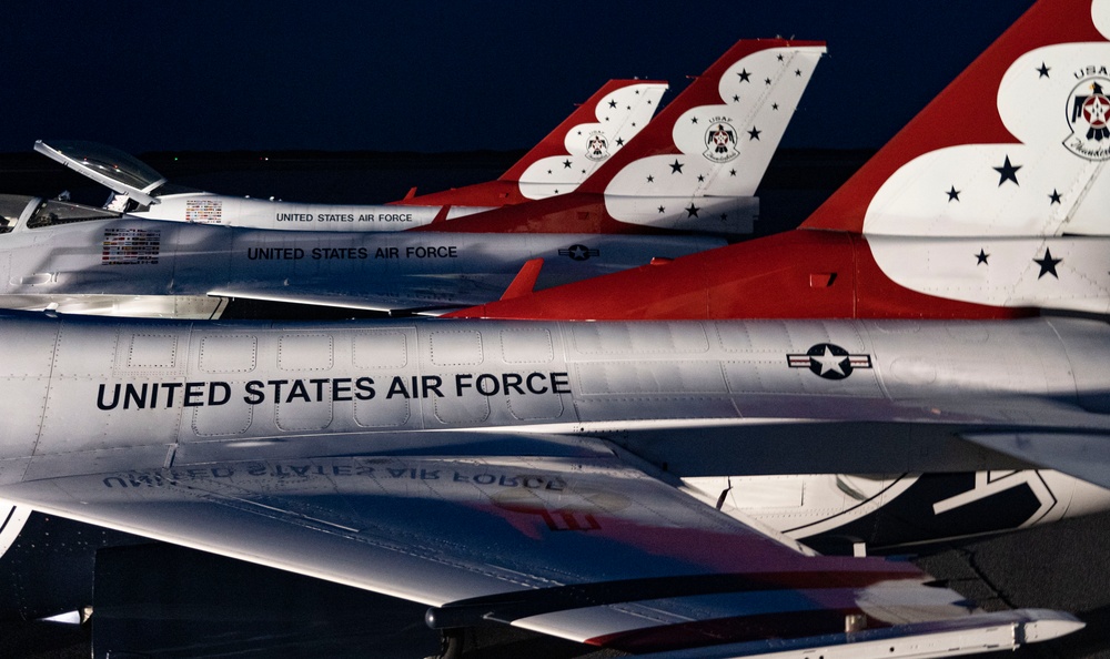 Thunderbirds perform at Cocoa Beach