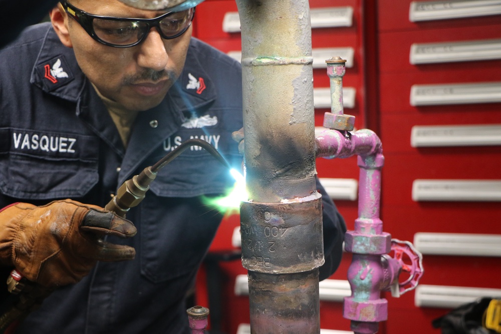 USS Princeton (CG 59) Sailors Conduct Maintenance