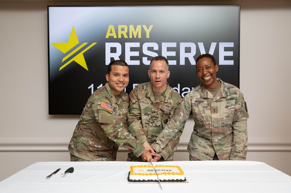 MIRC Celebrates the 115th Army Reserve Birthday