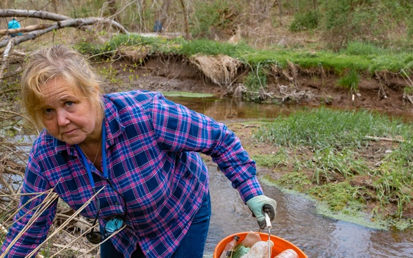 Connecticut National Guard Cleans Up Installation for Earth Day