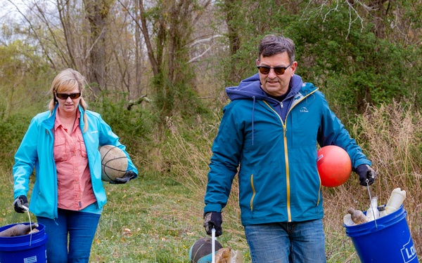 Connecticut National Guard Cleans Up Installation for Earth Day