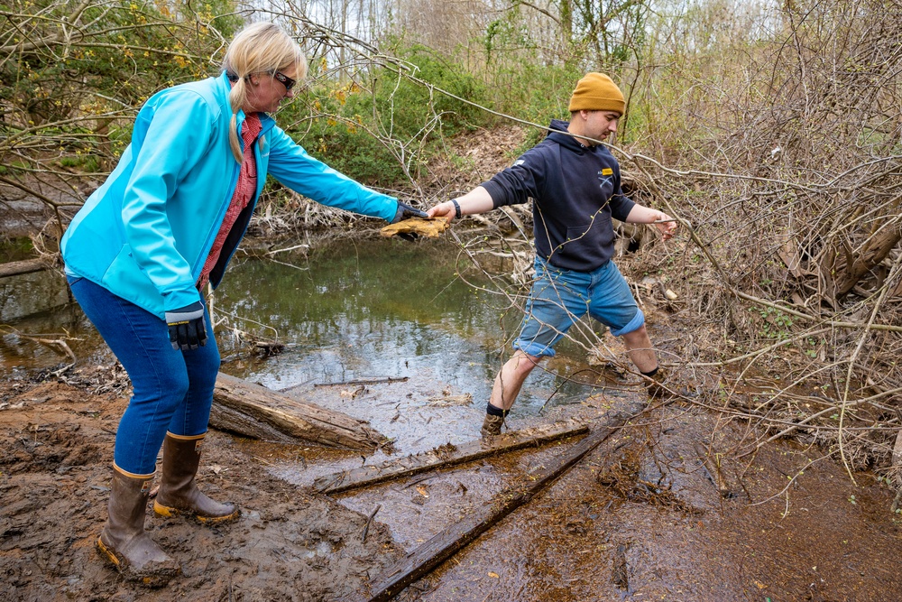 Connecticut National Guard Cleans Up Installation for Earth Day