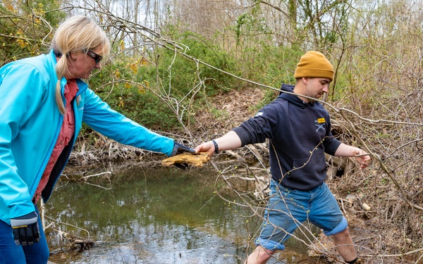 Connecticut National Guard Cleans Up Installation for Earth Day